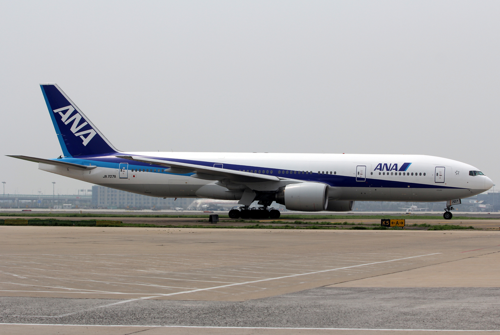 JA707A (cn 27037) Boeing 777-281ER