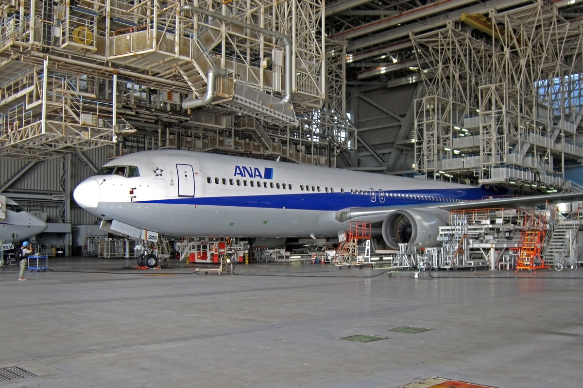 JA8256 (cn 23756) Boeing 767-381