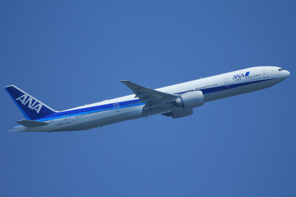 JA785A (cn 37951) Boeing 777-381ER