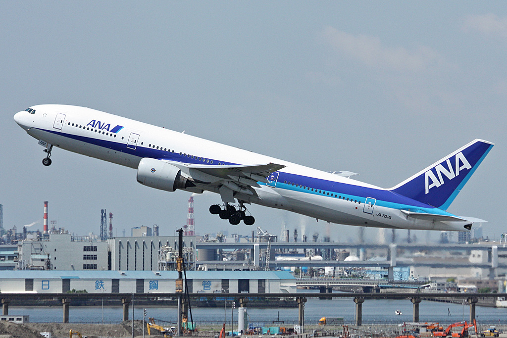 JA702A · Boeing 777-281 · (HND / RJTT)