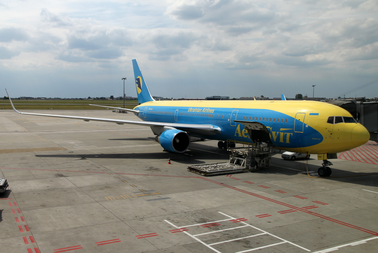 UR-AAI · Boeing 767-33A/ER · (WAW / EPWA)