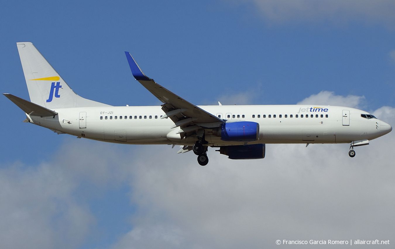 OY-JZI (30643) 2002 Boeing 737-83N(WL)