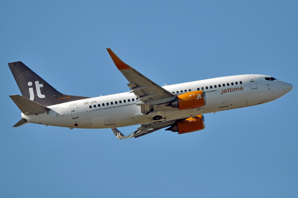 OY-JTC (23718) 1987 Boeing 737-3L9(WL)