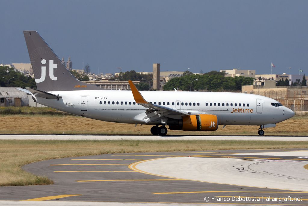 OY-JTV (28015) 2001 Boeing 737-7L9