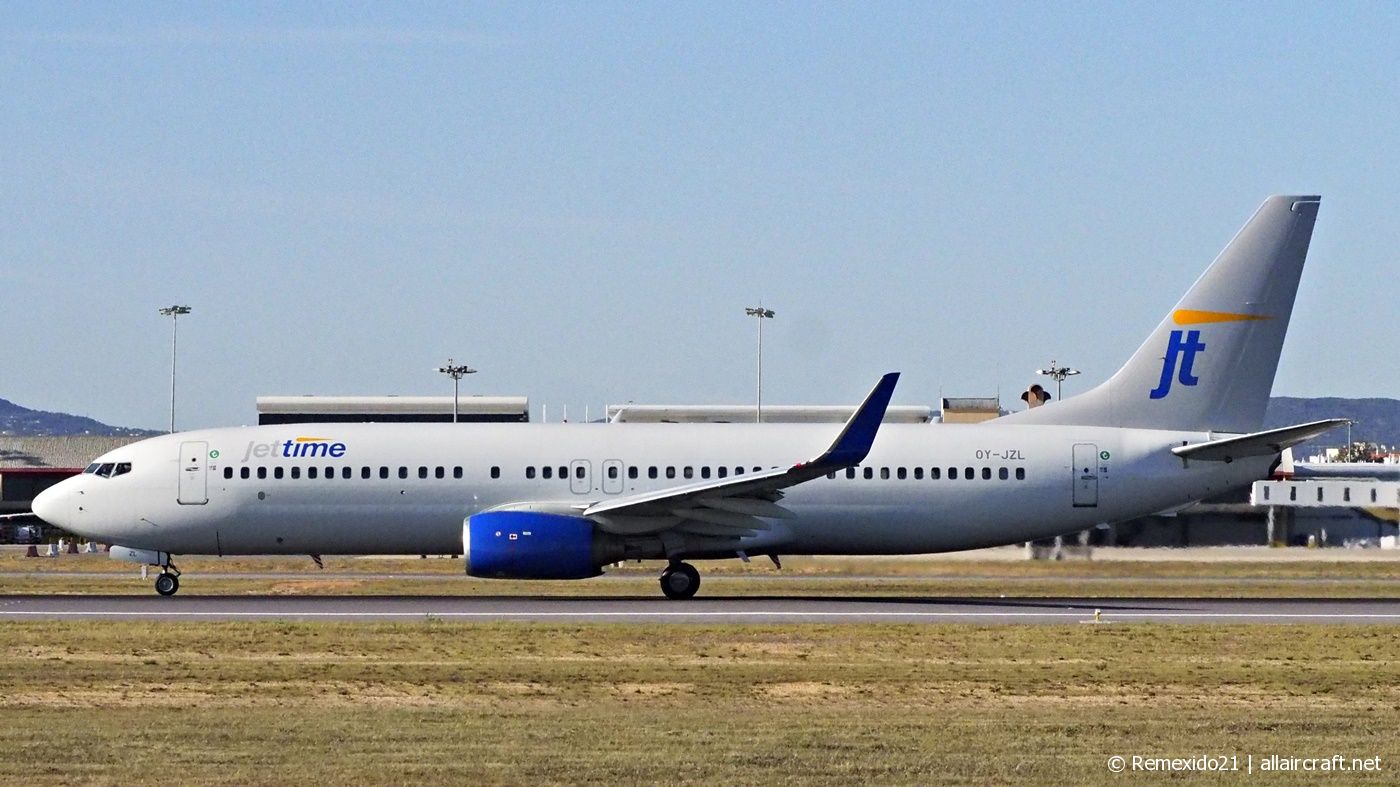 OY-JZL (32904) 2003 Boeing 737-804(WL)