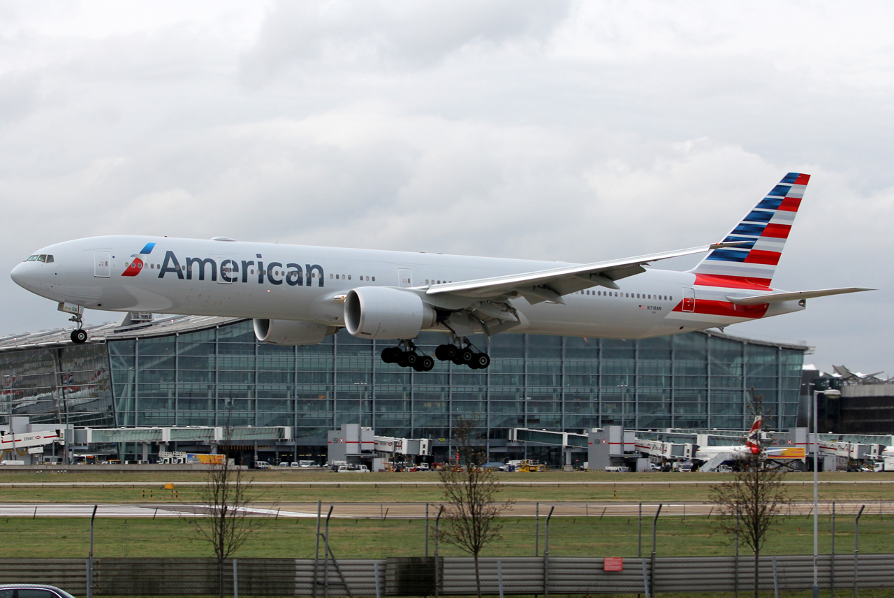 N718AN (cn 41665) Boeing 777-323ER