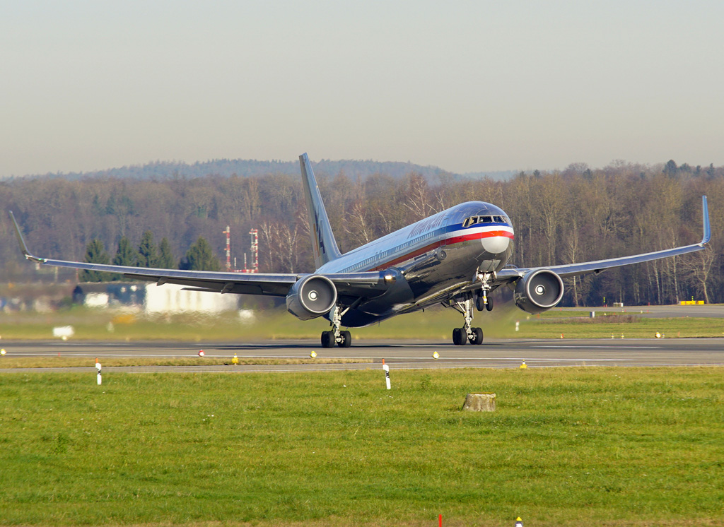 N352AA · Boeing 767-323/ER · (ZRH / LSZH)