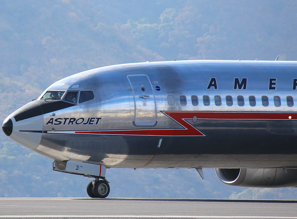 N951AA · Boeing 737-823 · (GUA / MGGT)