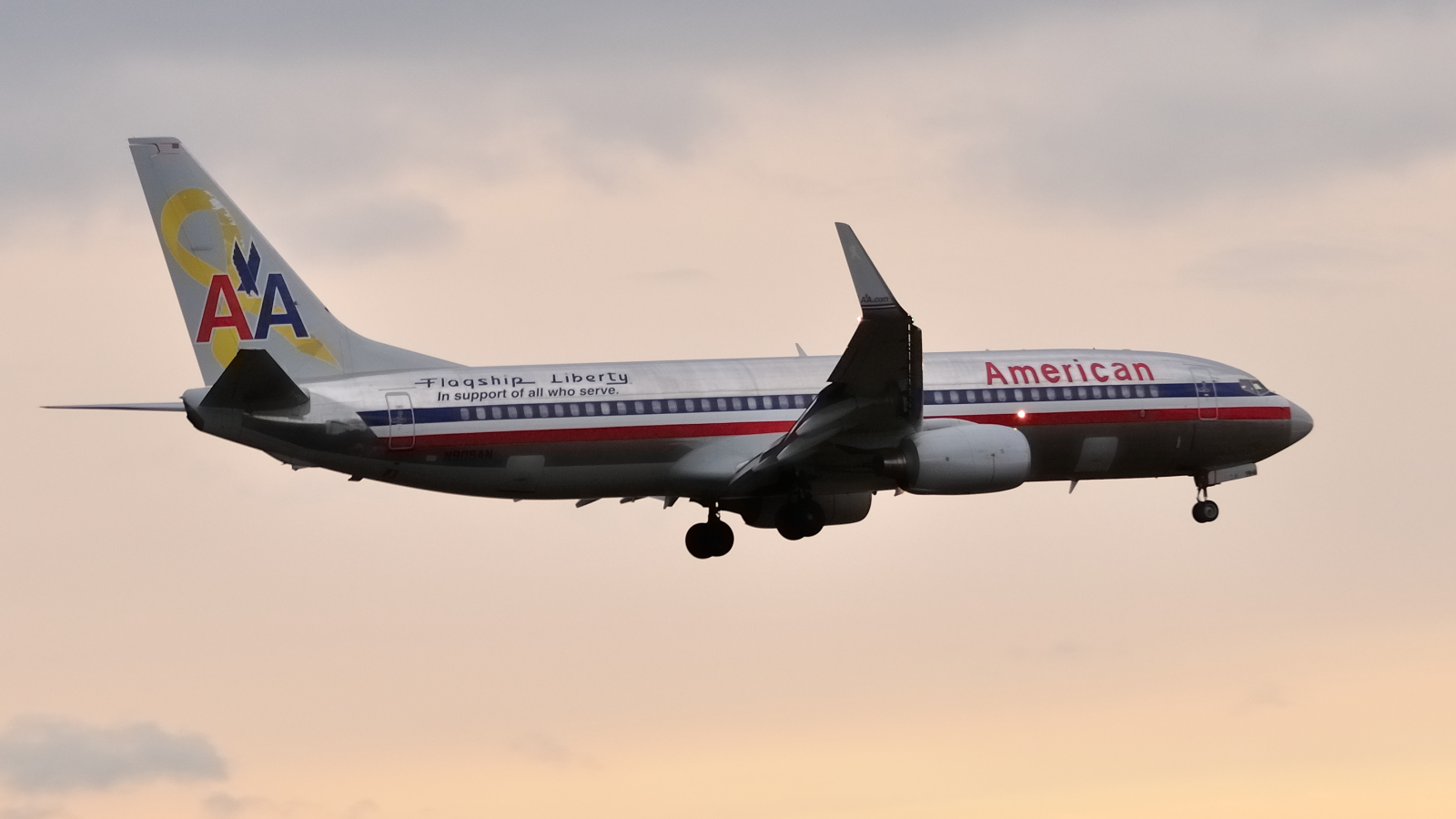 N905AN (29507) 1999 Boeing 737-823(WL)