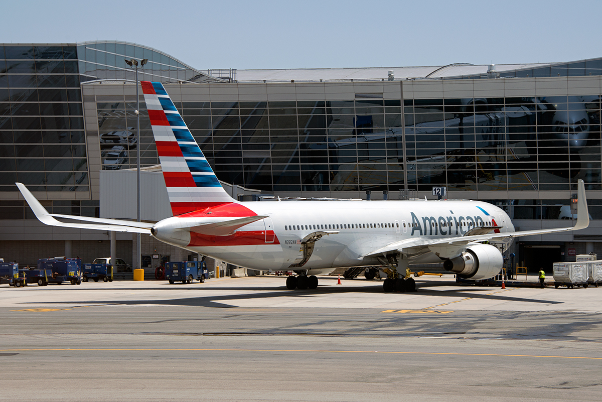N392AN, (cn 39429), Boeing 767-323/ER