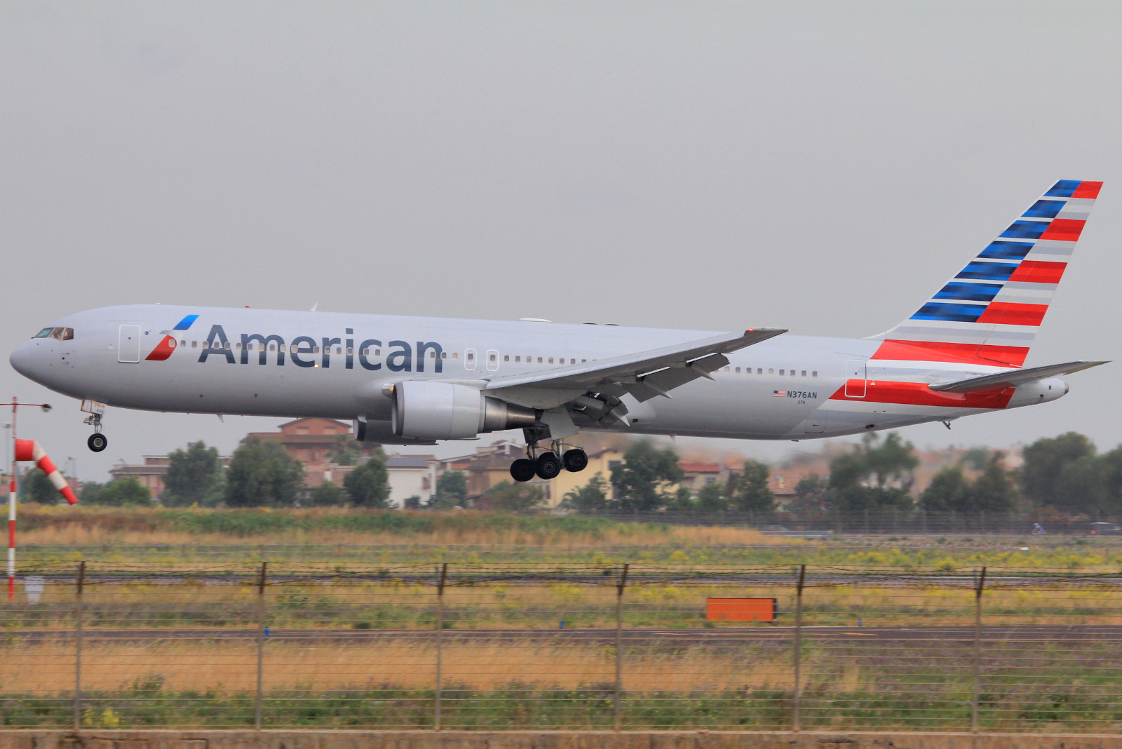 N376AN (25445) 1992 Boeing 767-323(ER)