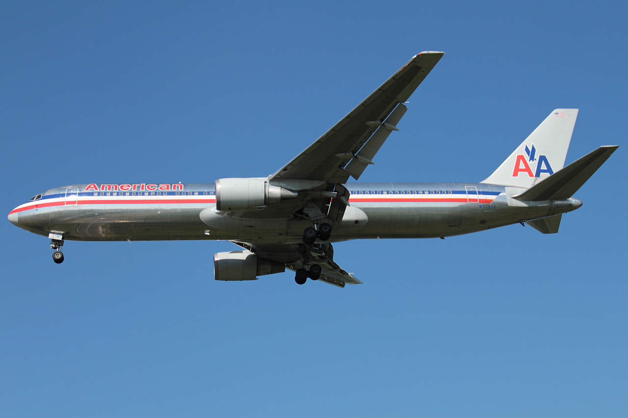 N379AA (cn 25448) Boeing 767-323ER