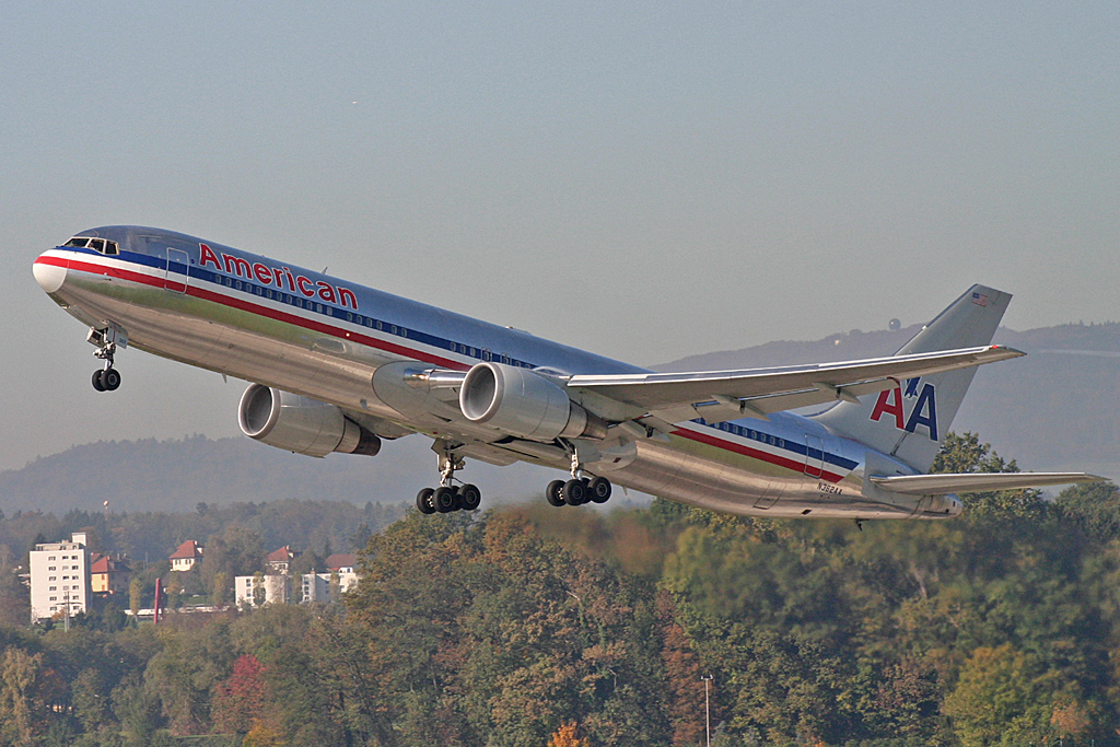 N362AA (cn 24043) Boeing 767-323ER