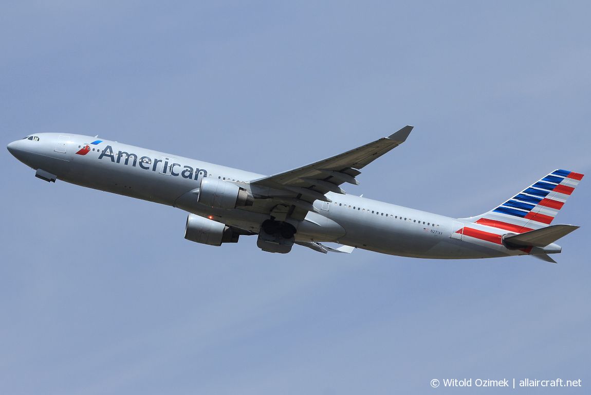 N758AN (cn 32637) Boeing 777-223ER