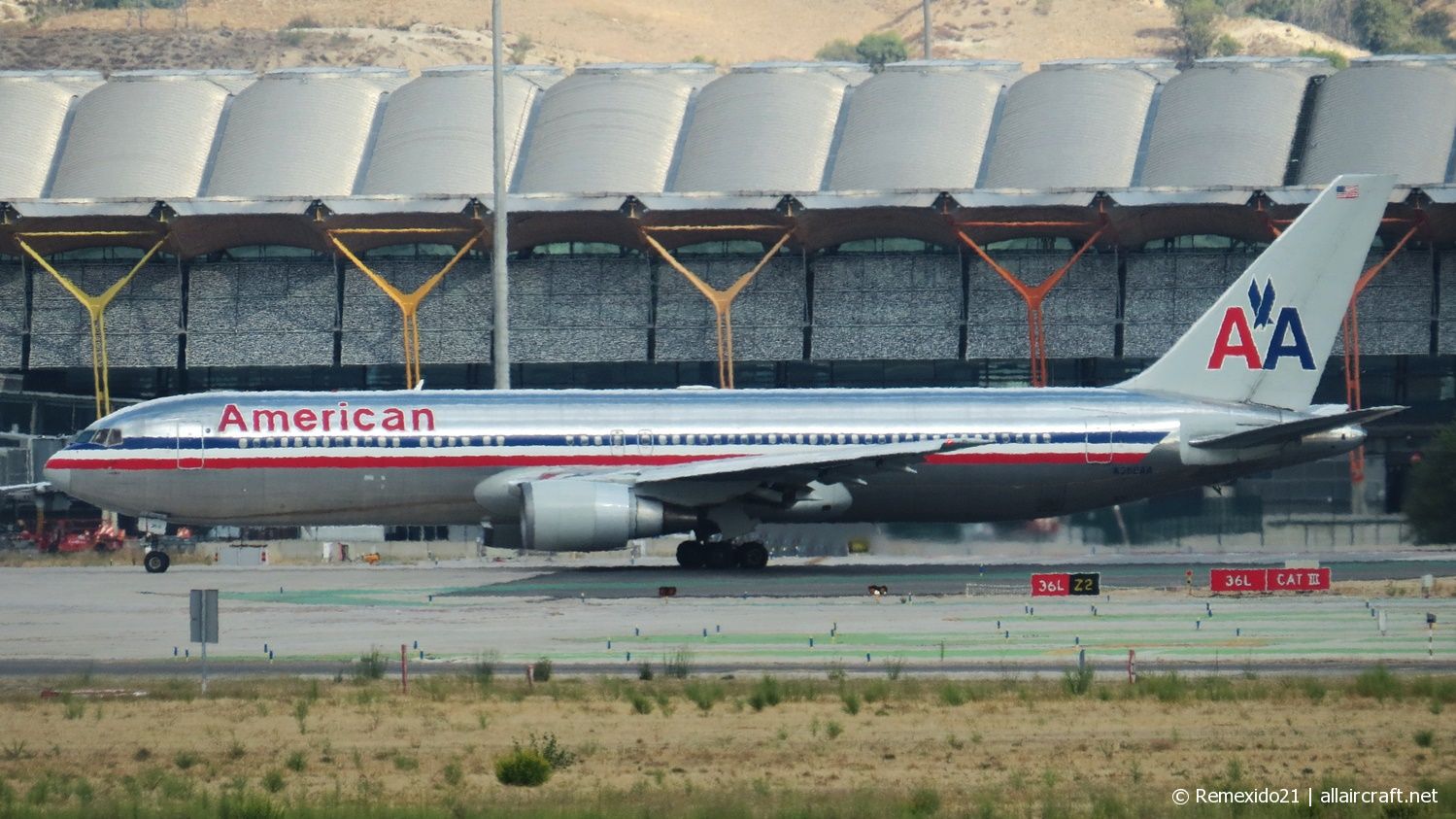 N358AA · Boeing 767-323/ER · (MAD / LEMD)