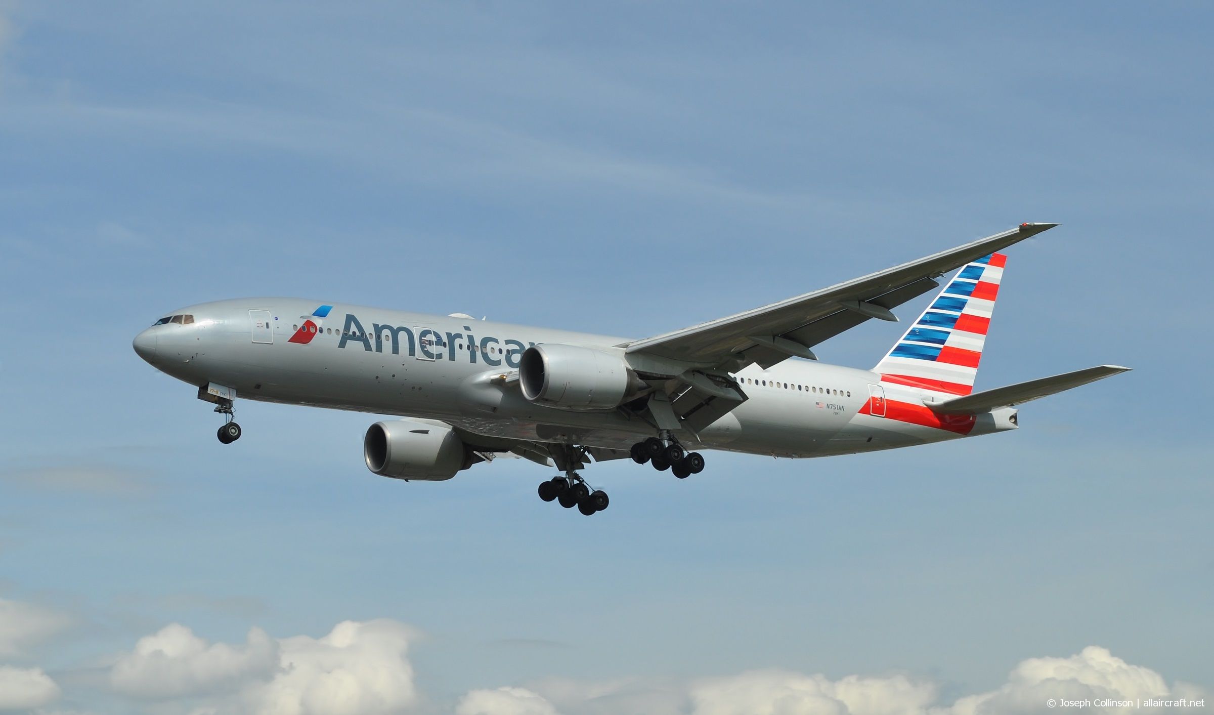 N751AN (cn 30798) Boeing 777-223ER