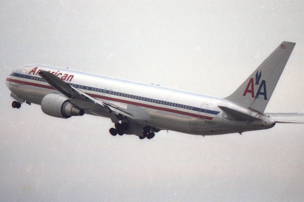 N380AN (25449) 1993 Boeing 767-323ER