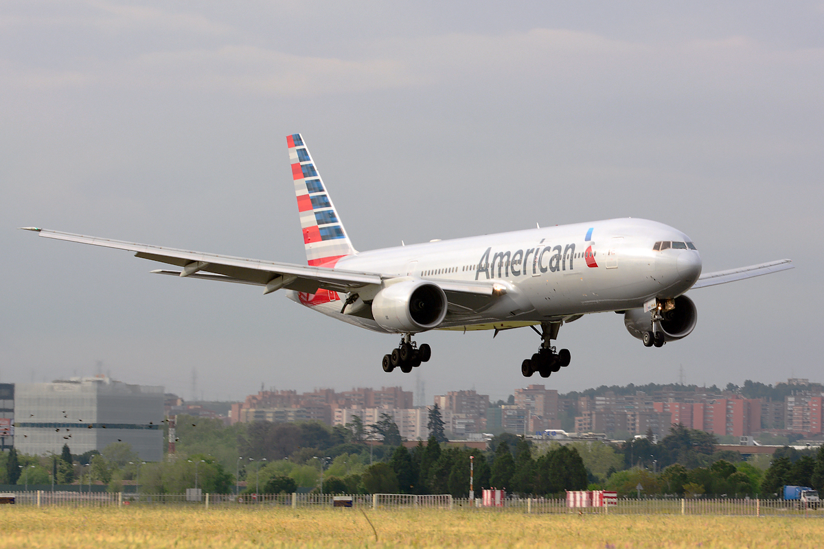 N762AN · Boeing 777-223/ER · (MAD / LEMD)
