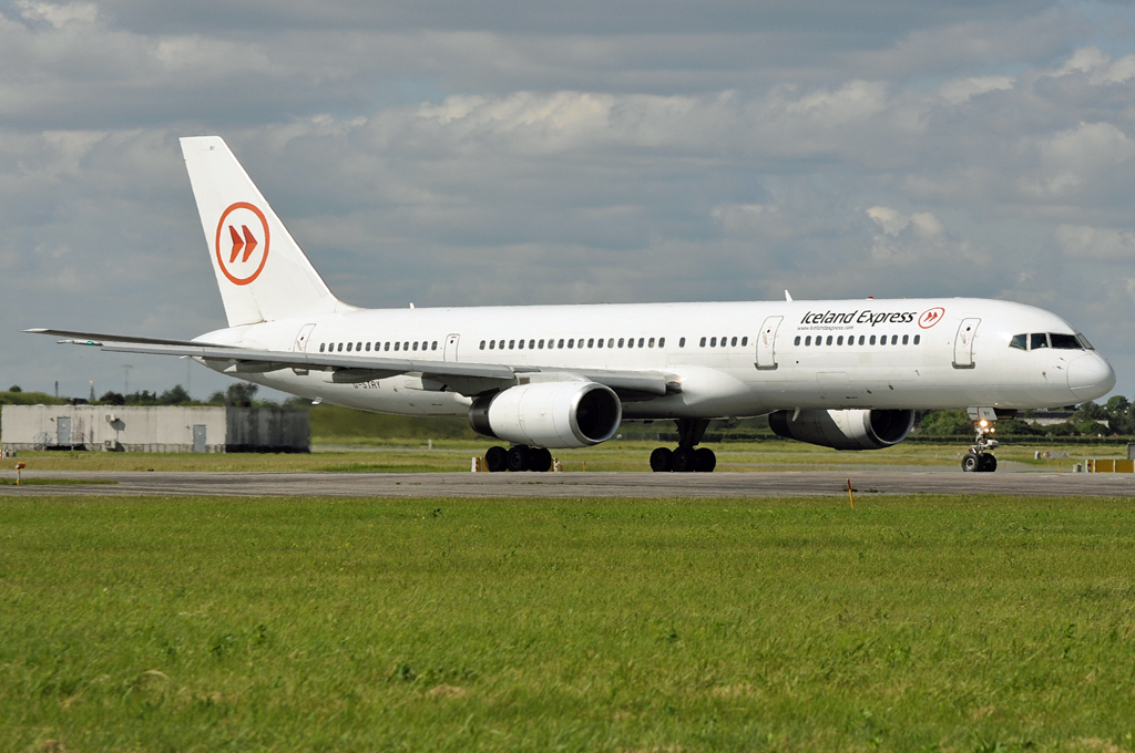 G-STRY (28161) 1996 Boeing 757-28A
