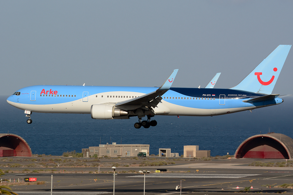PH-OYI (29138) 2000 Boeing 767-304 ER WL