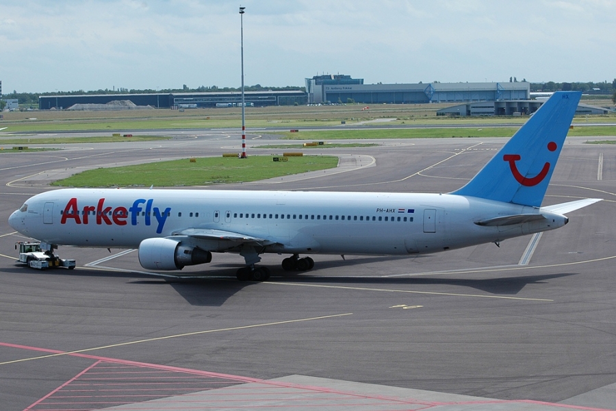 PH-AHX (cn 24847) Boeing 767-383ER