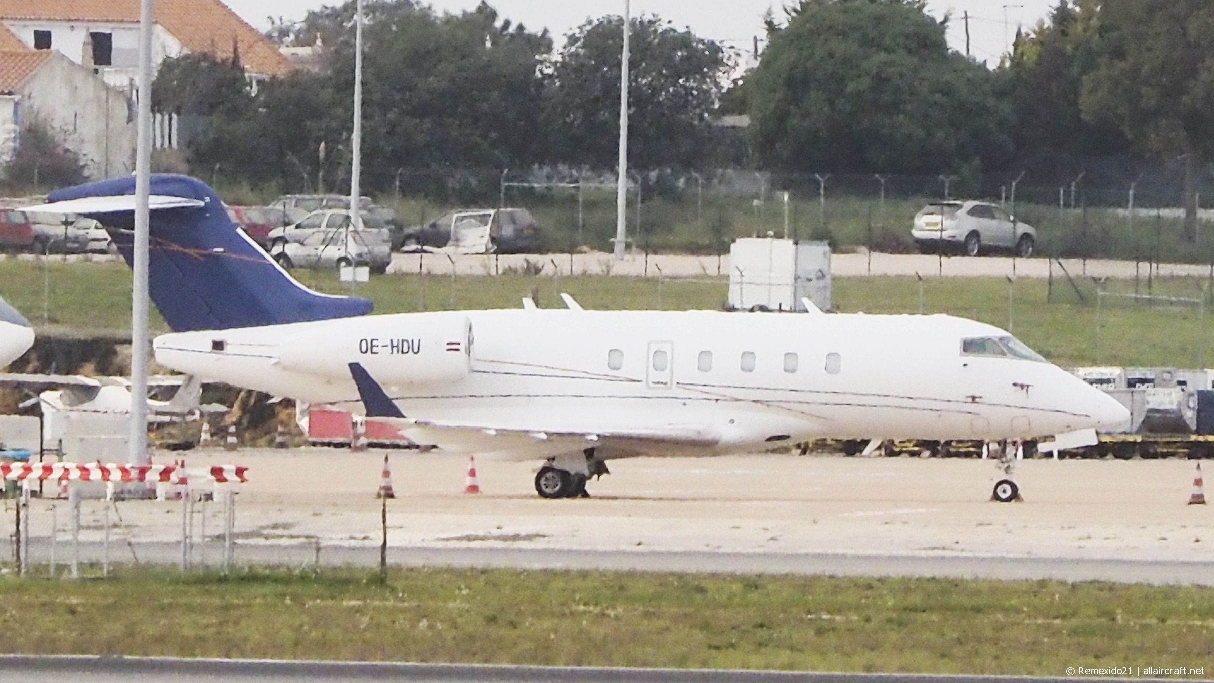 OE-HDU · Bombardier BD-100-1A10 Challenger 300 · (FAO / LPFR)