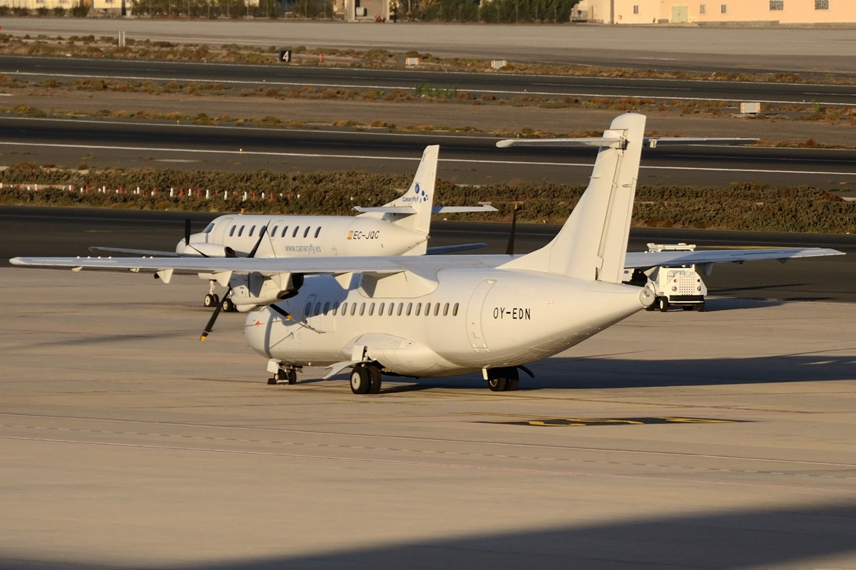 OY-EDN (226) 1990 ATR 42-320