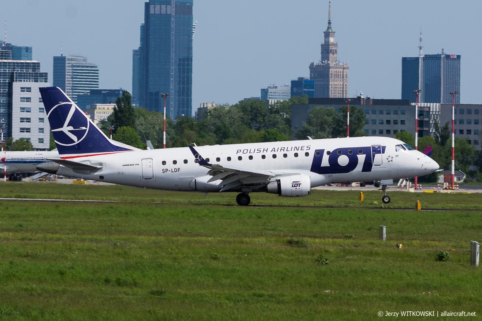 SP-LDF · Embraer 170-100 LR · (WAW / EPWA)