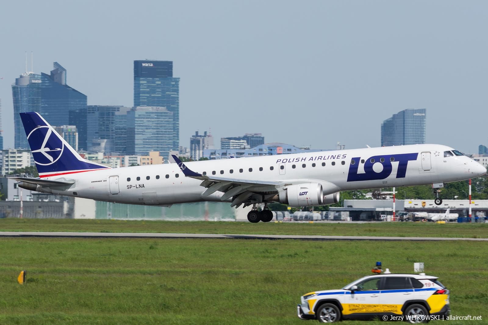 SP-LNA (19000415) Embraer 190-200LR