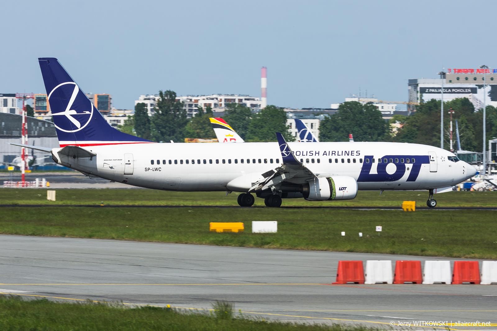 SP-LWC (30691) 2005 Boeing 737-89P(WL)