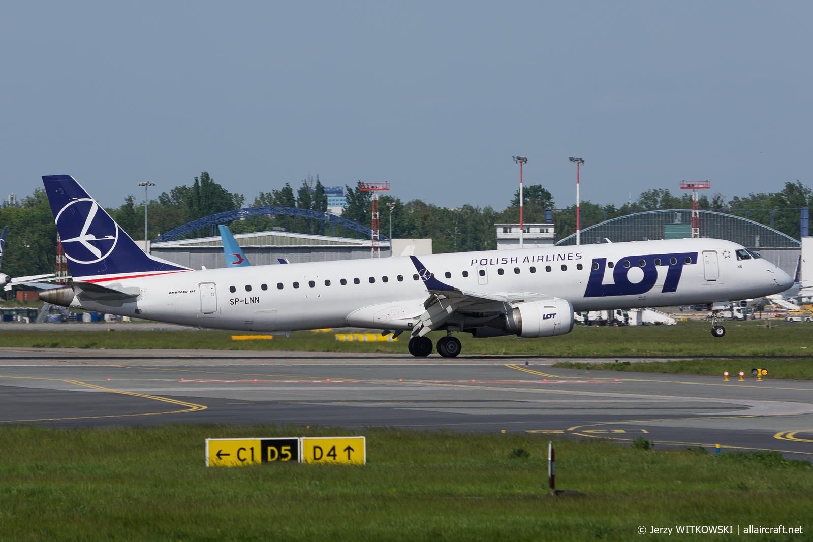 SP-LNN (19000413) Embraer ERJ-195AR
