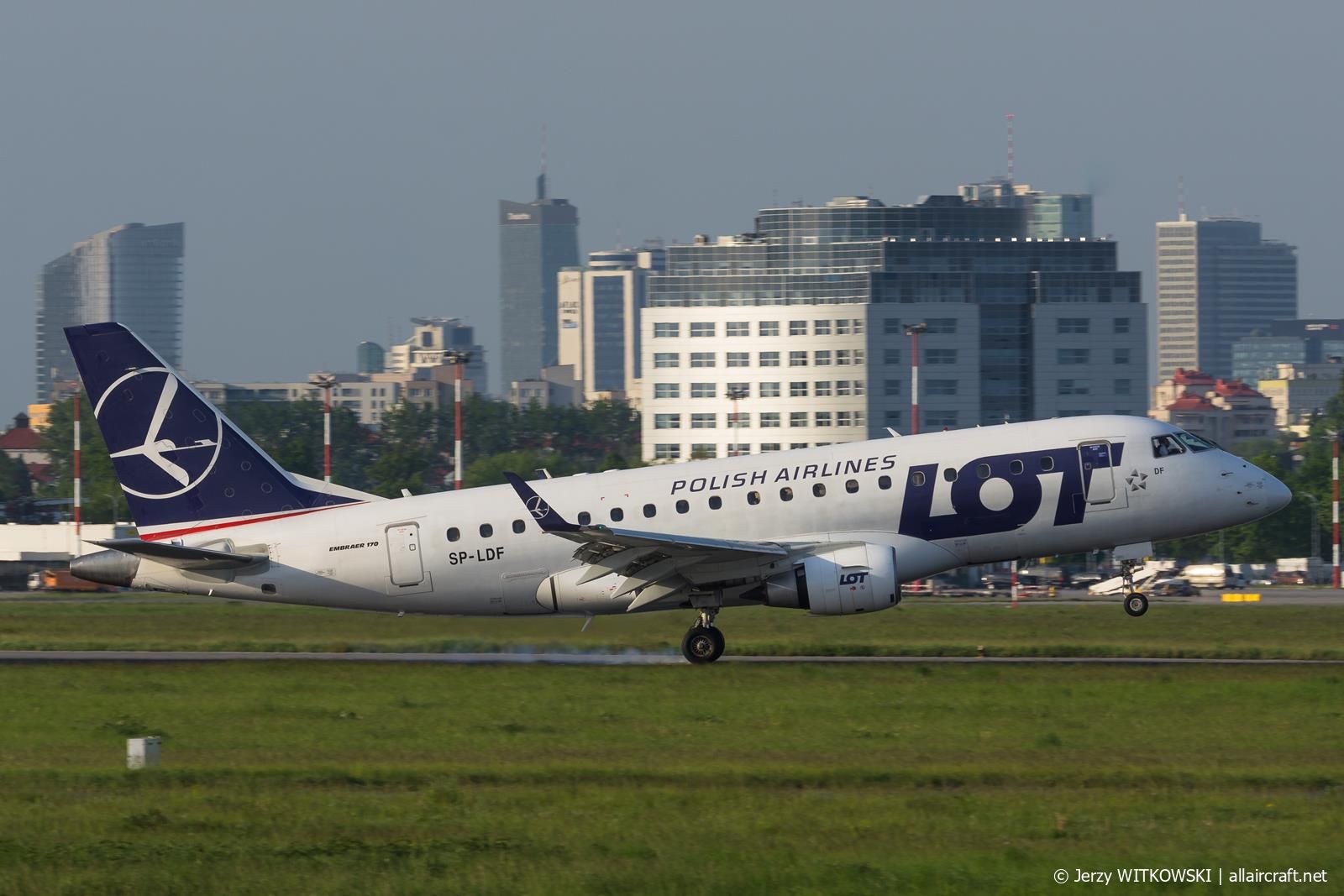SP-LDF · Embraer 170-100 LR · (WAW / EPWA)