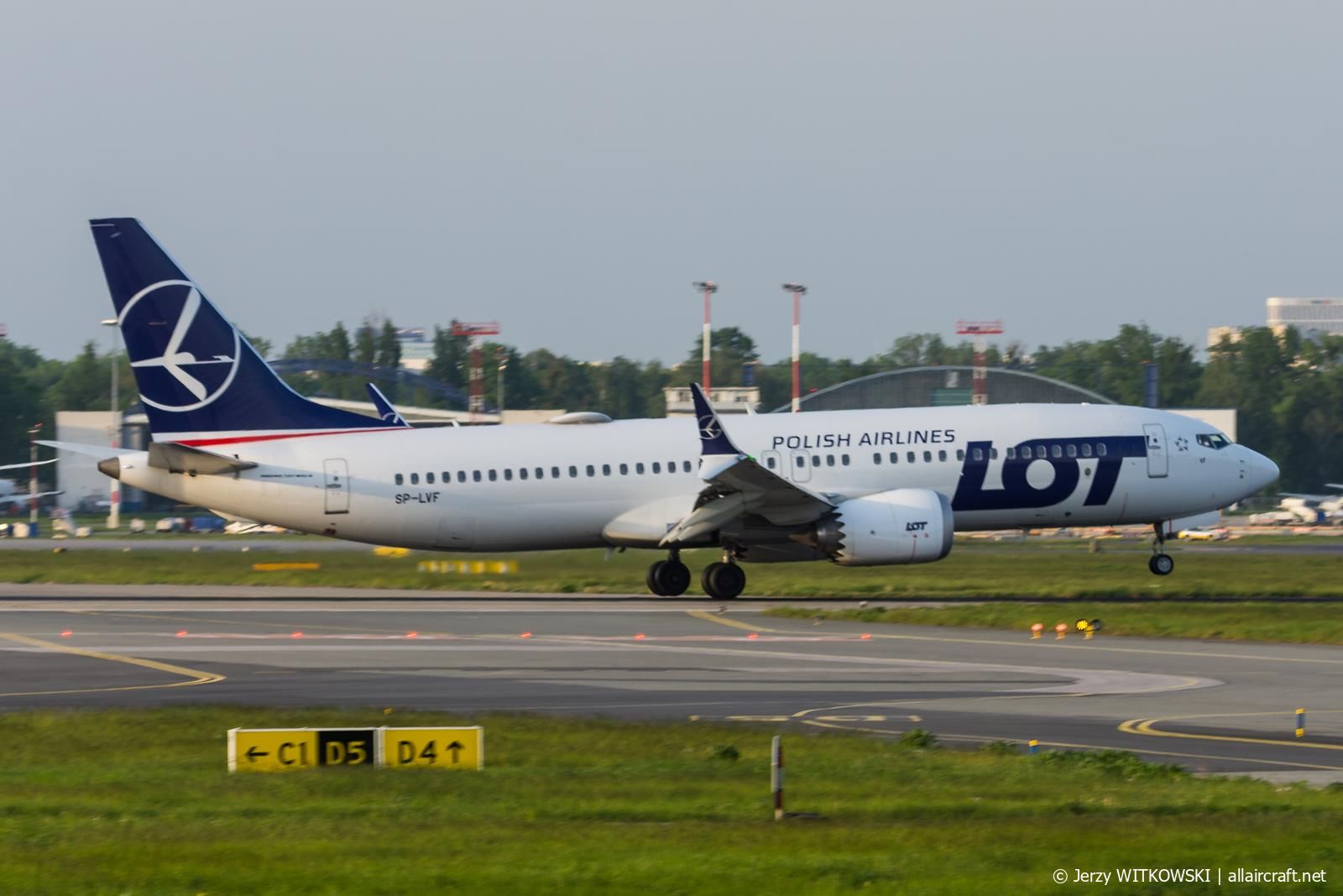 SP-LVF (43320) 2018 Boeing 737-8 MAX