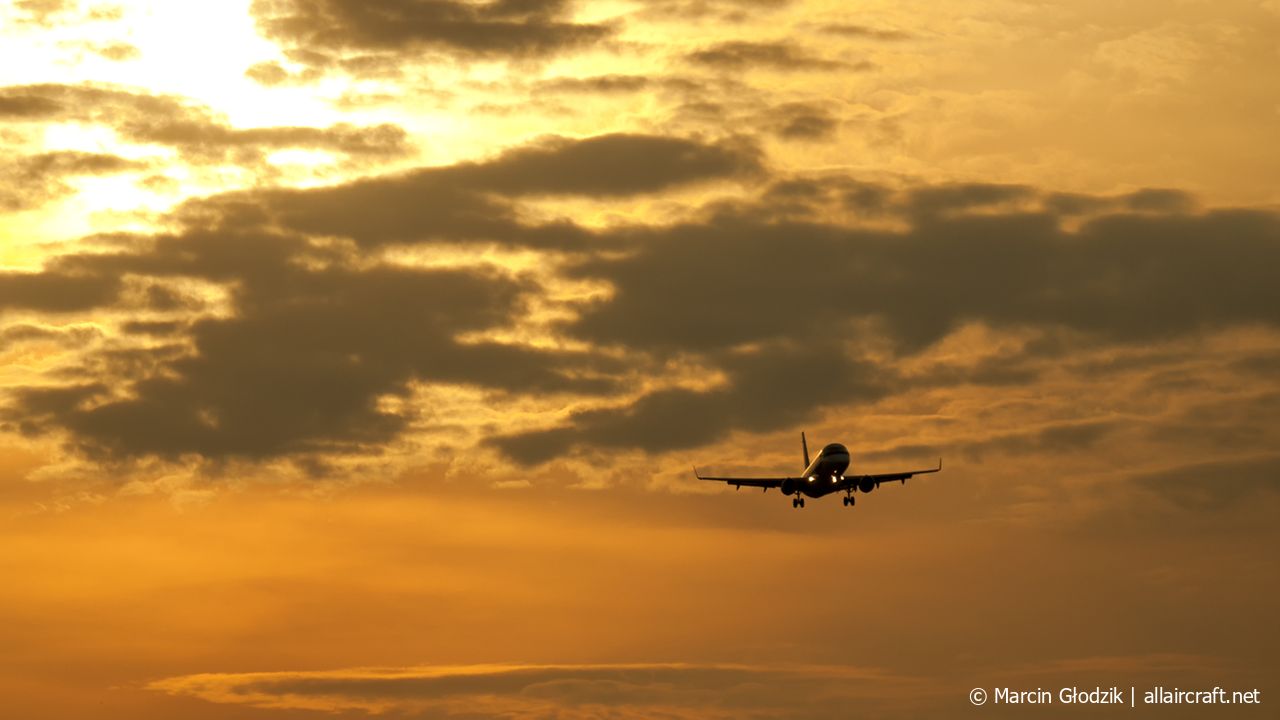 SP-LIA (17000125) Embraer 170-200STD