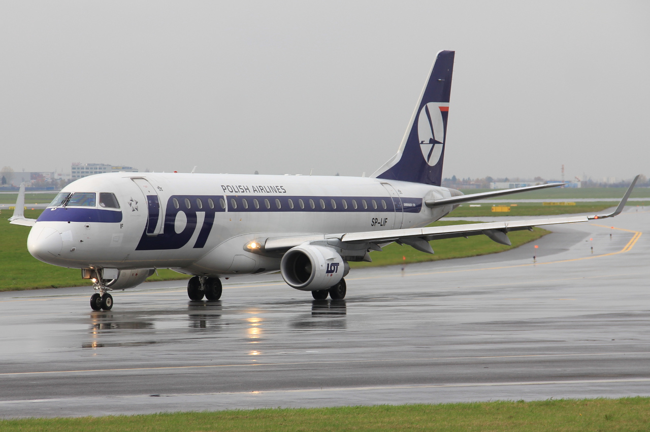 SP-LIF · Embraer 170-200LR · (WAW / EPWA)