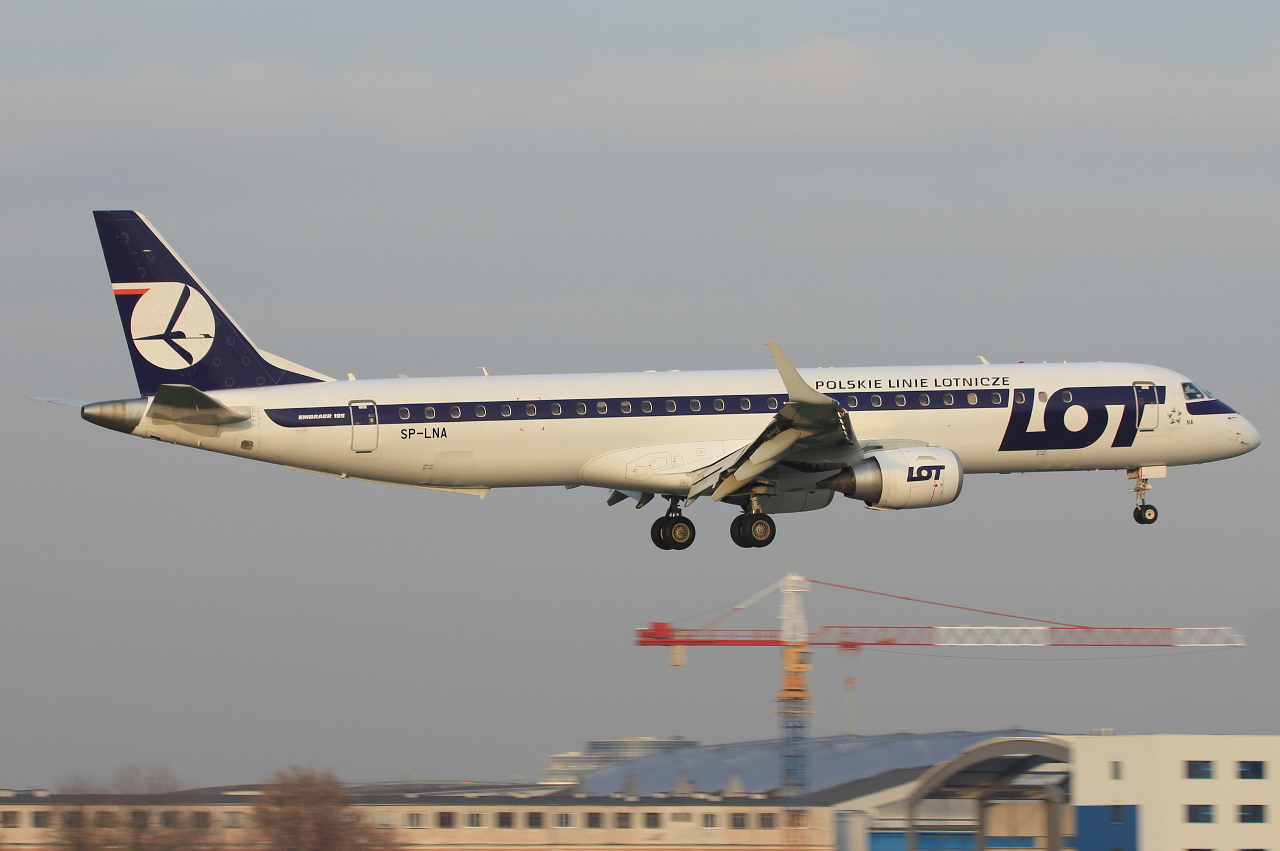 SP-LNA (19000415) Embraer 190-200LR