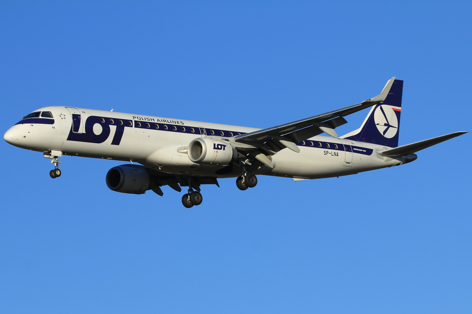 SP-LNA (19000415) Embraer 190-200LR