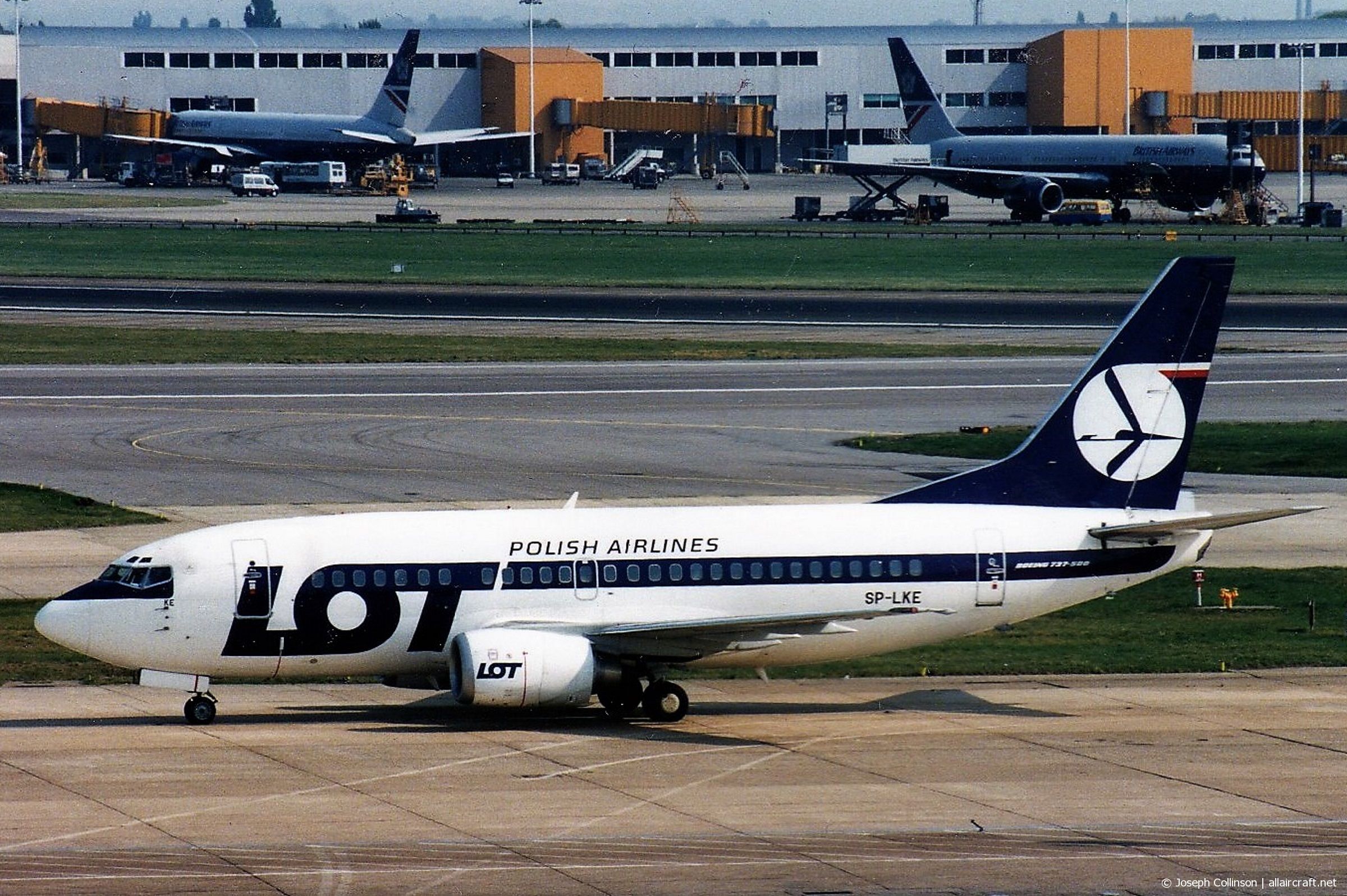 SP-LKE · Boeing 737-55D · (LHR / EGLL)