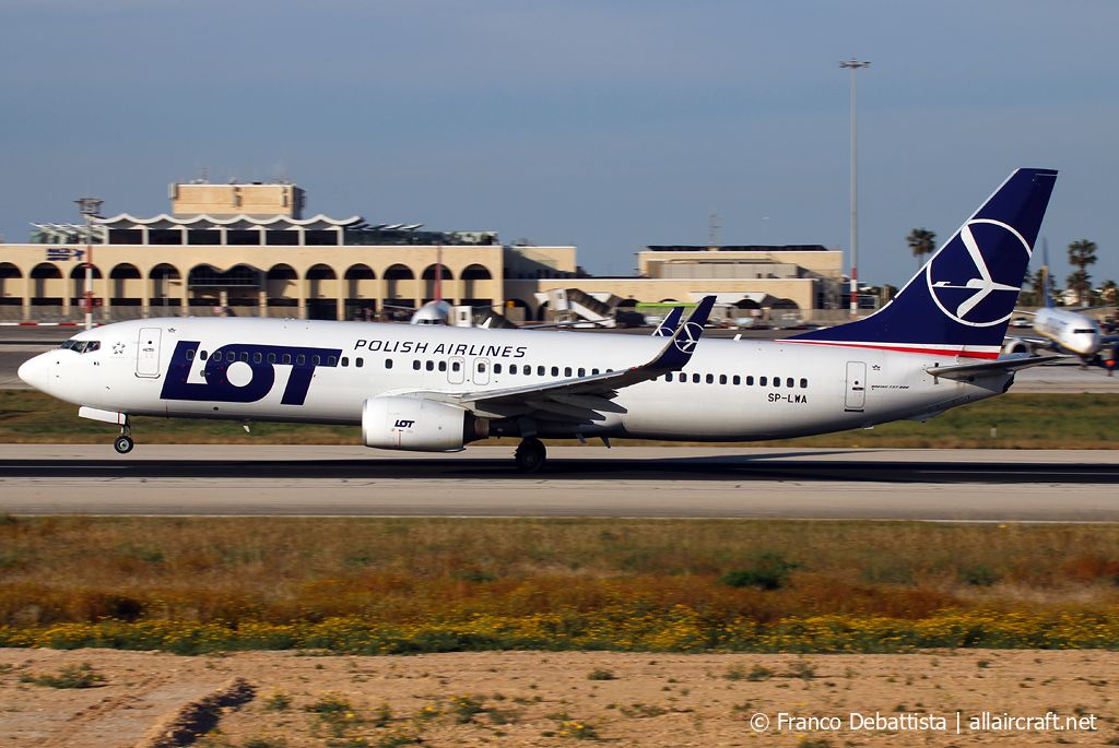 SP-LWA (30682) 2005 Boeing 737-89P(WL)