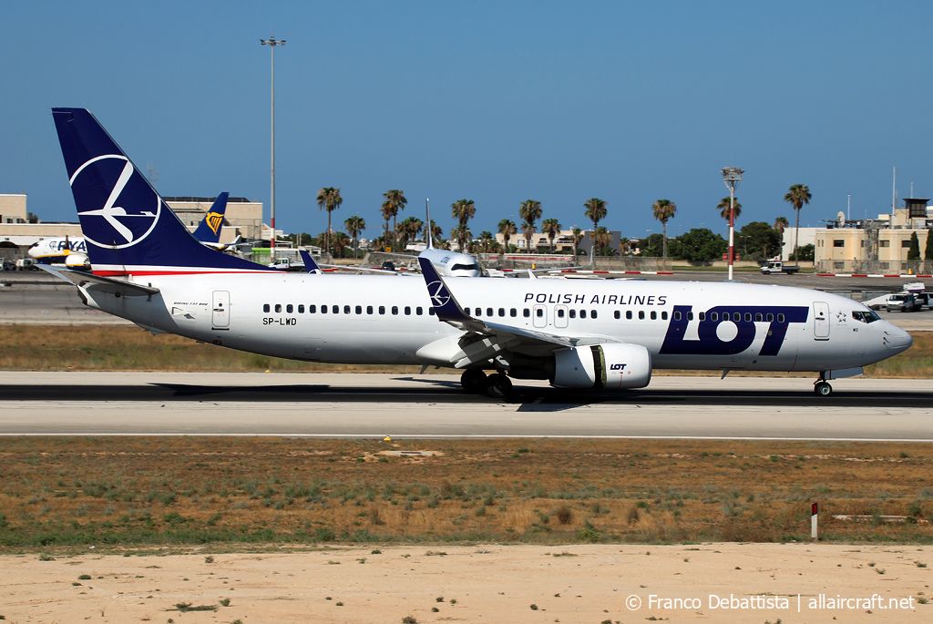 SP-LWD (32802) 2005 Boeing 737-89P(WL)