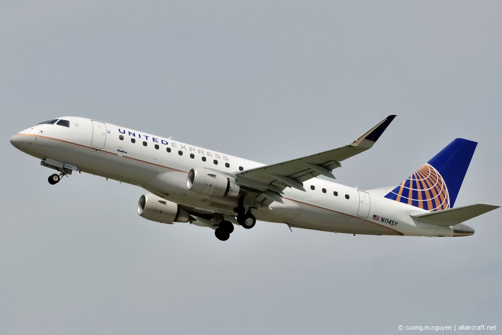 N114SY · Embraer 170-200LR · (YOW / CYOW)