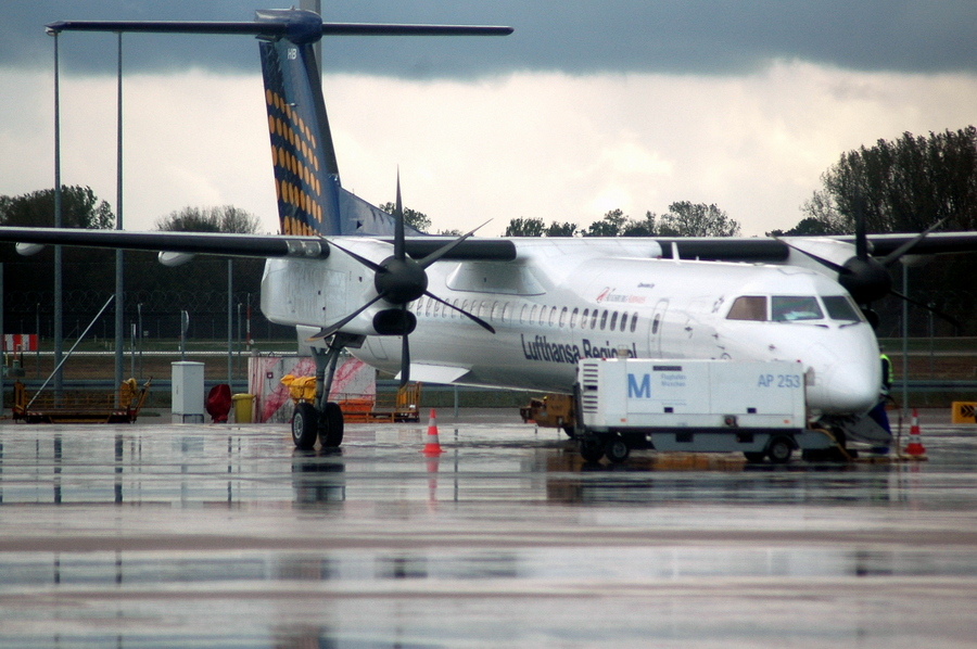 D-ADHB · Bombardier Dash 8-Q402 · (MUC / EDDM)