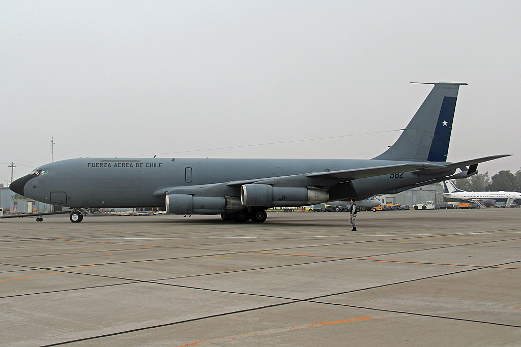 982 · Boeing KC-135E Stratotanker · (SCL / SCEL)
