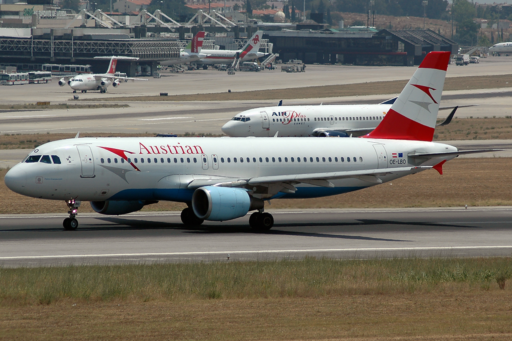 OE-LBO · Airbus A320-214 · (LIS / LPPT)