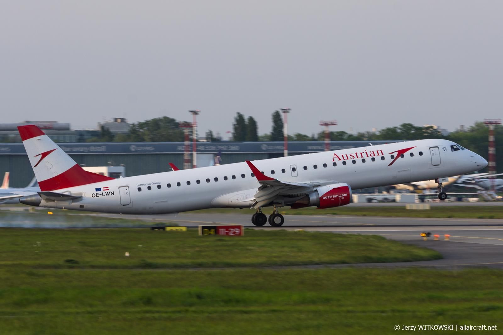 OE-LWN (19000553) Embraer ERJ-195LR