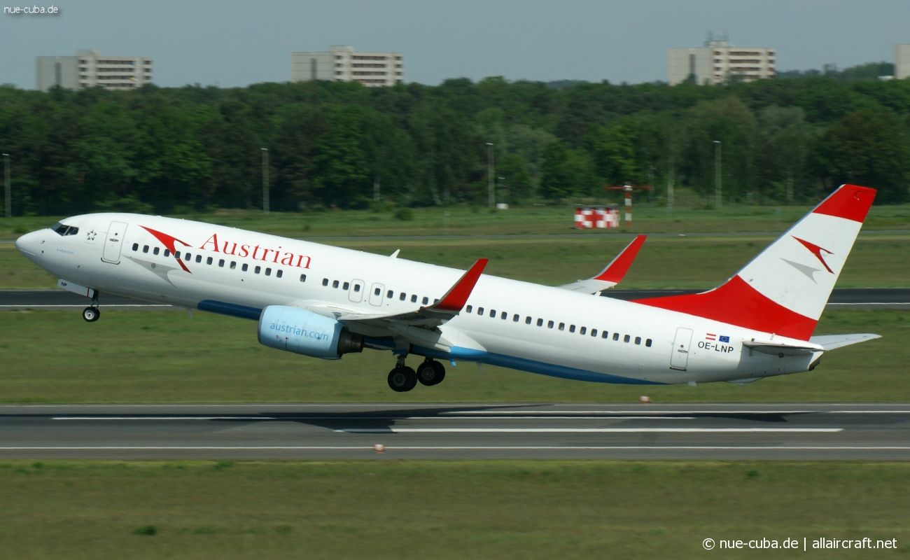 OE-LNP (30420) 2002 Boeing 737-8Z9 WL
