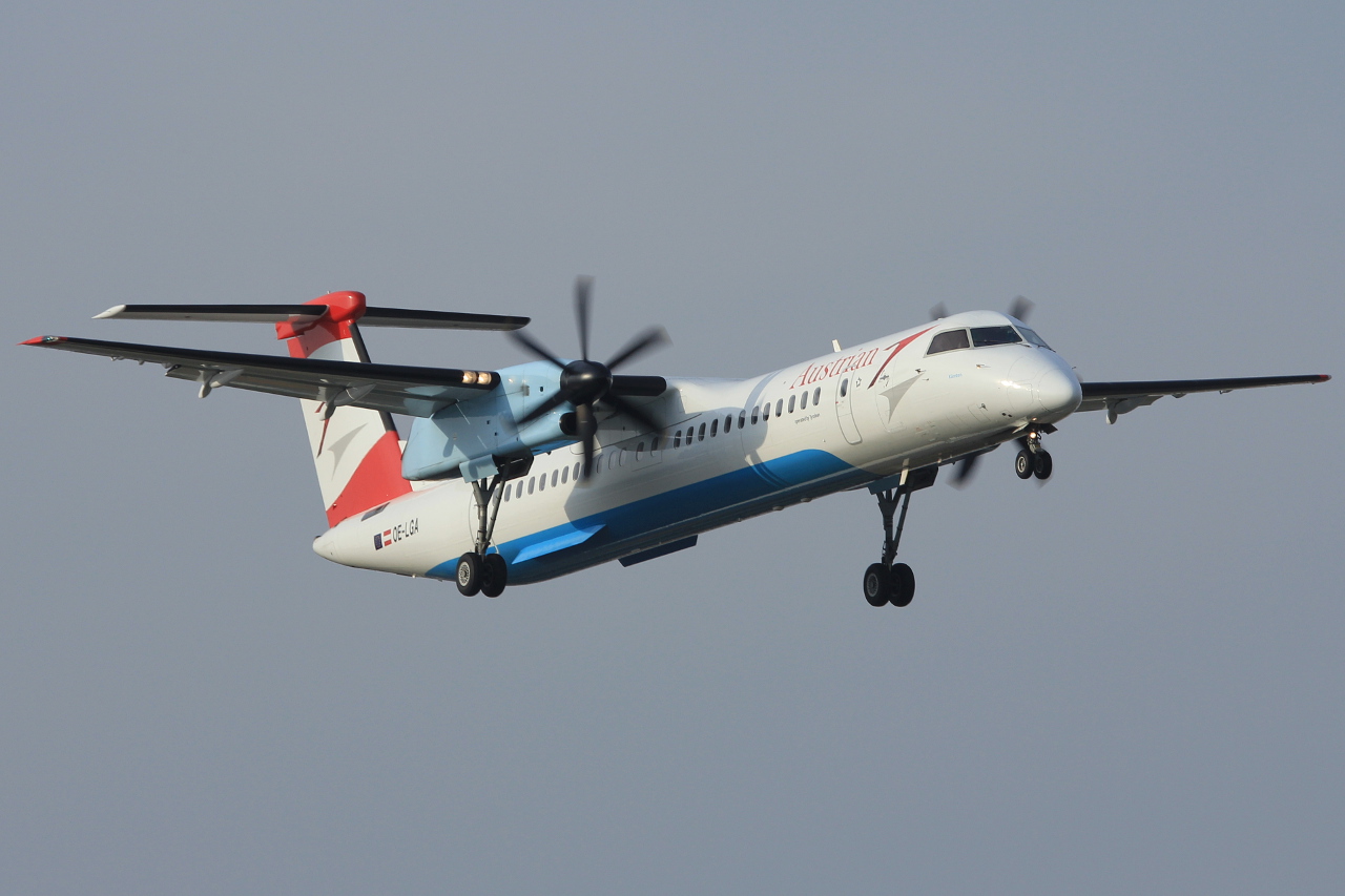OE-LGA · Bombardier Dash 8-Q402 · (WAW / EPWA)