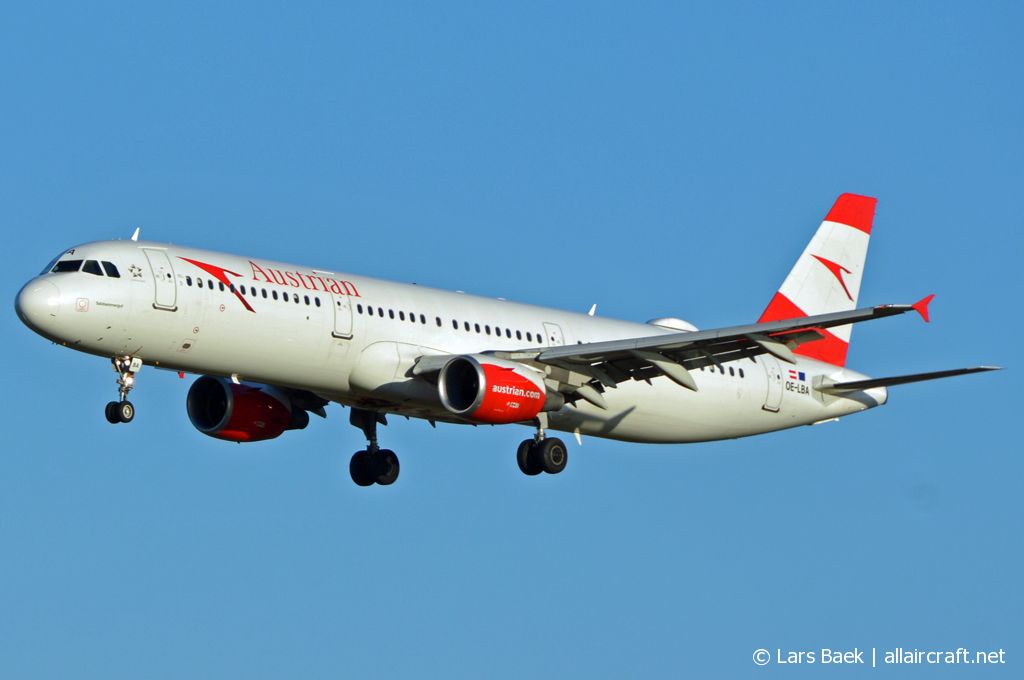 OE-LBA (552) 1995 Airbus A321-111