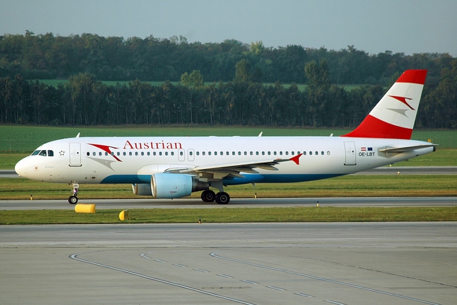 OE-LBT (1387) 2000 Airbus A320-214