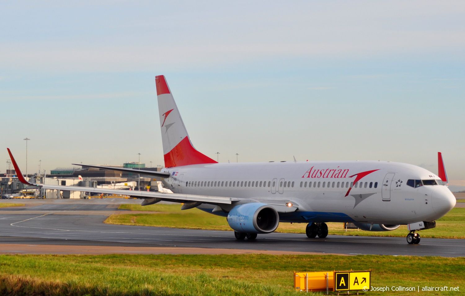 OE-LNJ (28177) 1998 Boeing 737-8Z9 WL